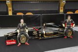 Robert Kubica and Vitaly Petrov. Presentation Lotus Renault R31. F1 wallpaper 2011 (HIGH RESOLUTION PHOTO)